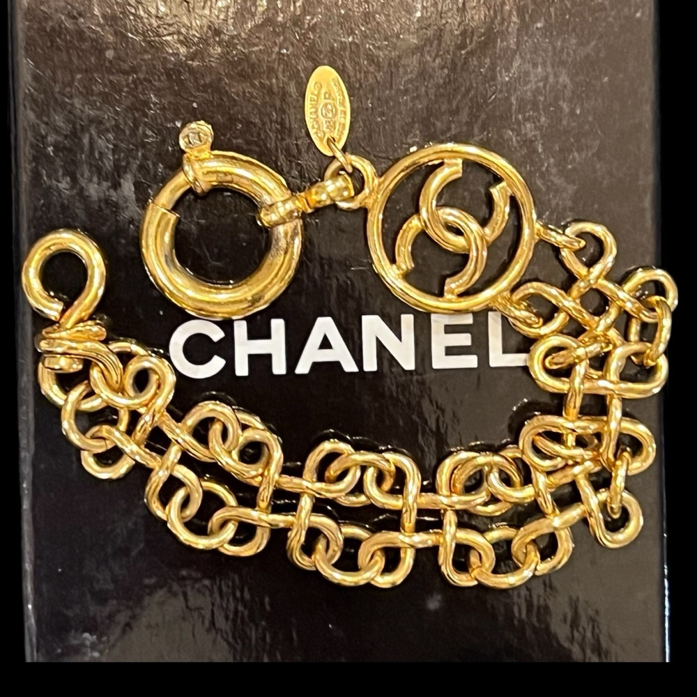VINTAGE 1993 CHANEL CC CHARM GOLD CHAIN LINK BRACELET - Picture 3 of 11